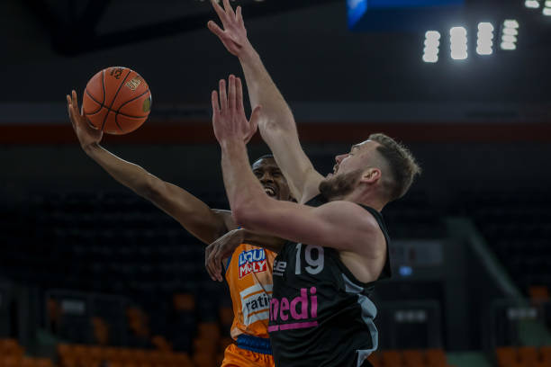 引援虽然风 引援虽然风