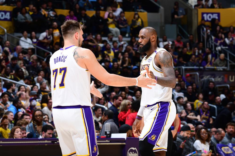 她们将与全 她们将与全